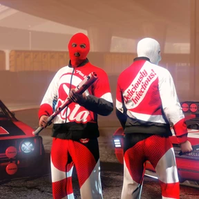 Personaje con un conjunto deportivo de eCola en rojo y blanco con el logotipo icónico de la marca, sobre un fondo urbano desenfocado.